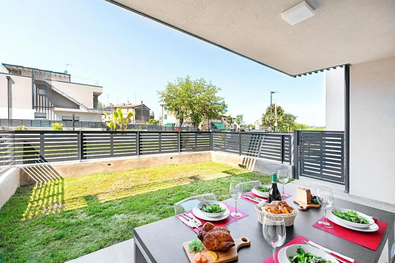 Una Terrazza Sul Lago A2 Con Piscina By Wonderful Italy Apartment Peschiera del Garda 0*,  Italy
